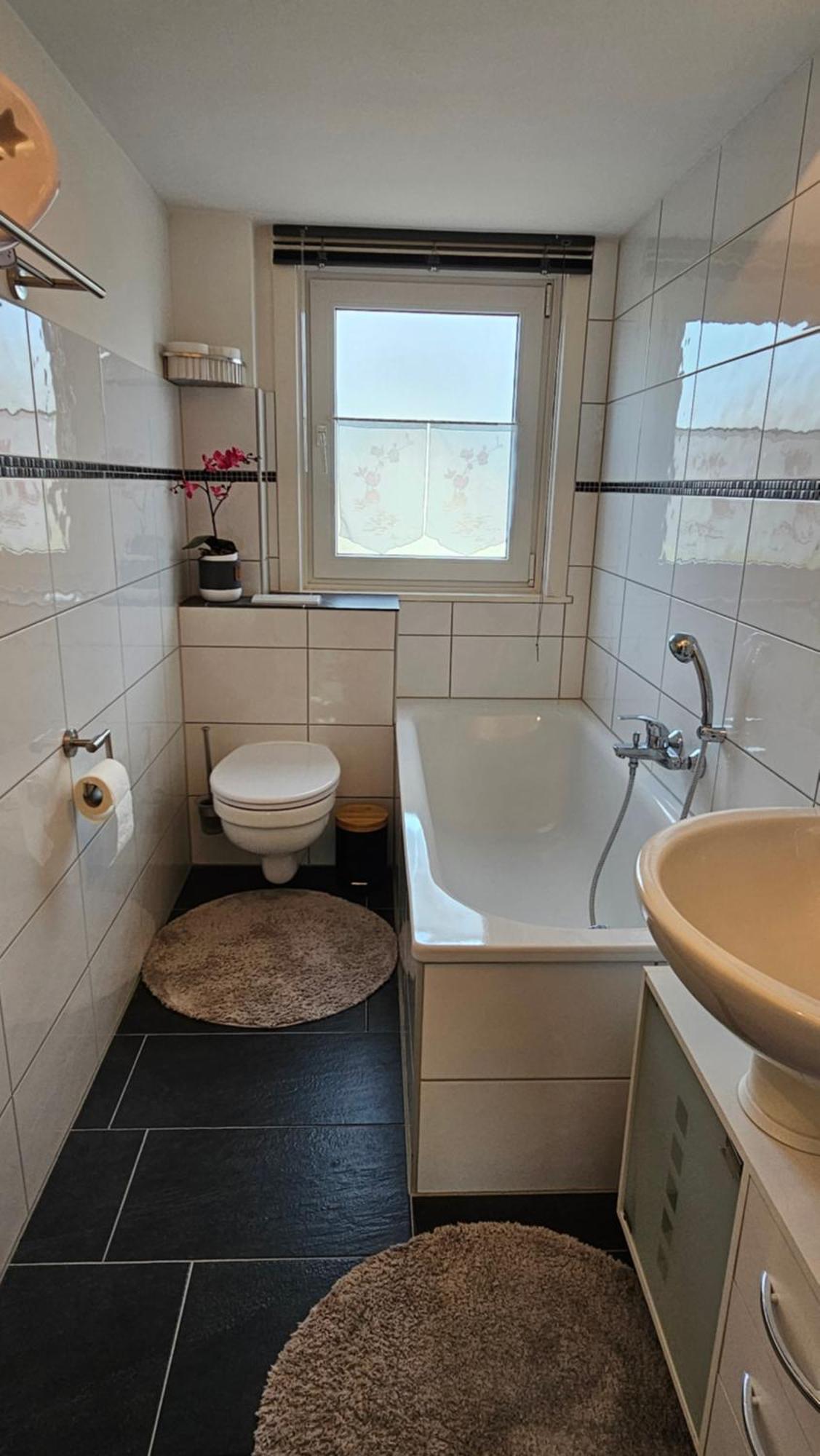 In Zentraler Und Ruhiger Lage Mit Balkon, Fusslaeufig Zur Innenstadt Apartment Hamelin