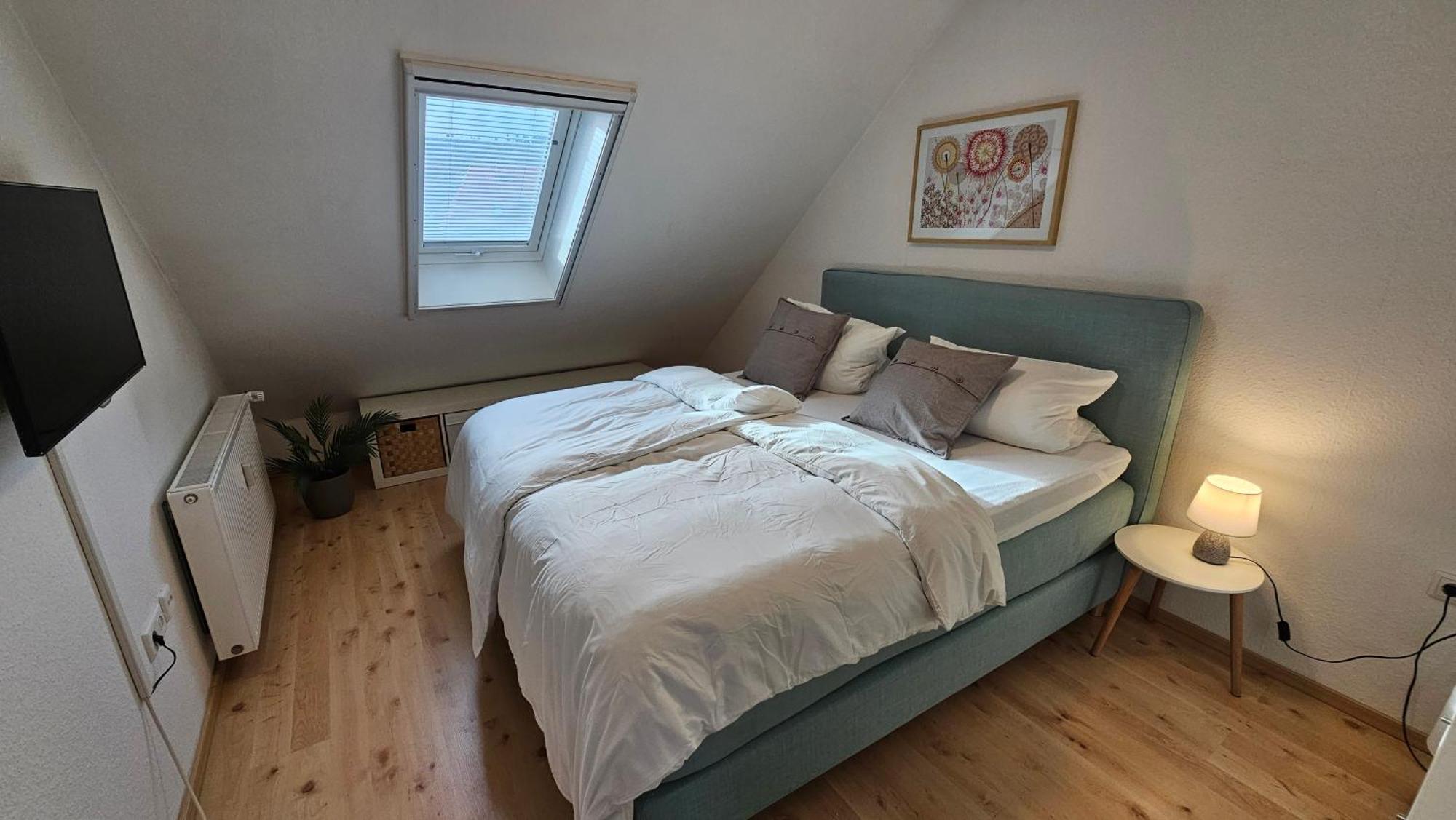 In Zentraler Und Ruhiger Lage Mit Balkon, Fusslaeufig Zur Innenstadt Hamelin