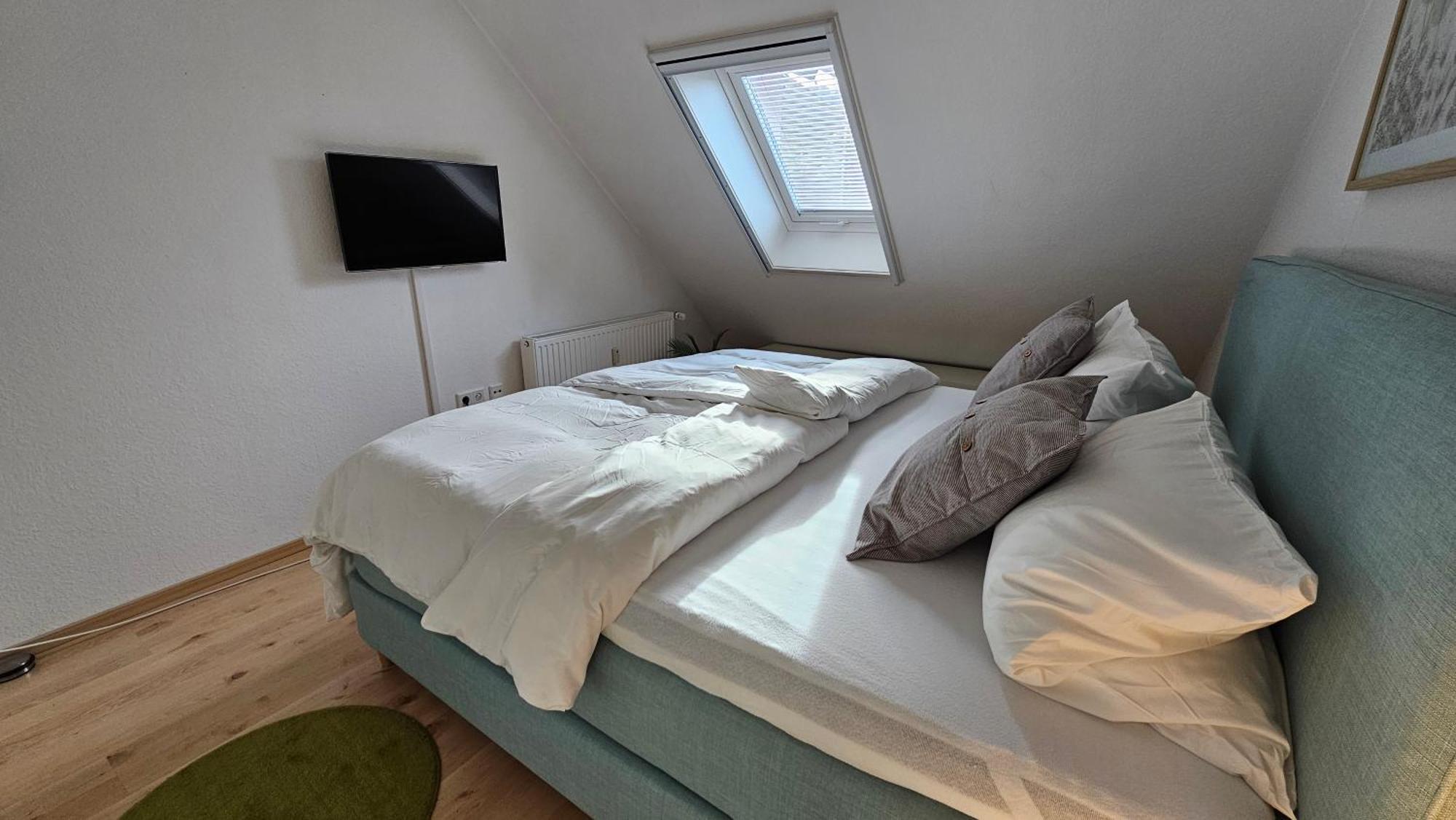 In Zentraler Und Ruhiger Lage Mit Balkon, Fusslaeufig Zur Innenstadt Apartment *